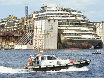 Ιταλία: Ξεκινά το «τελευταίο ταξίδι» του Costa Concordia